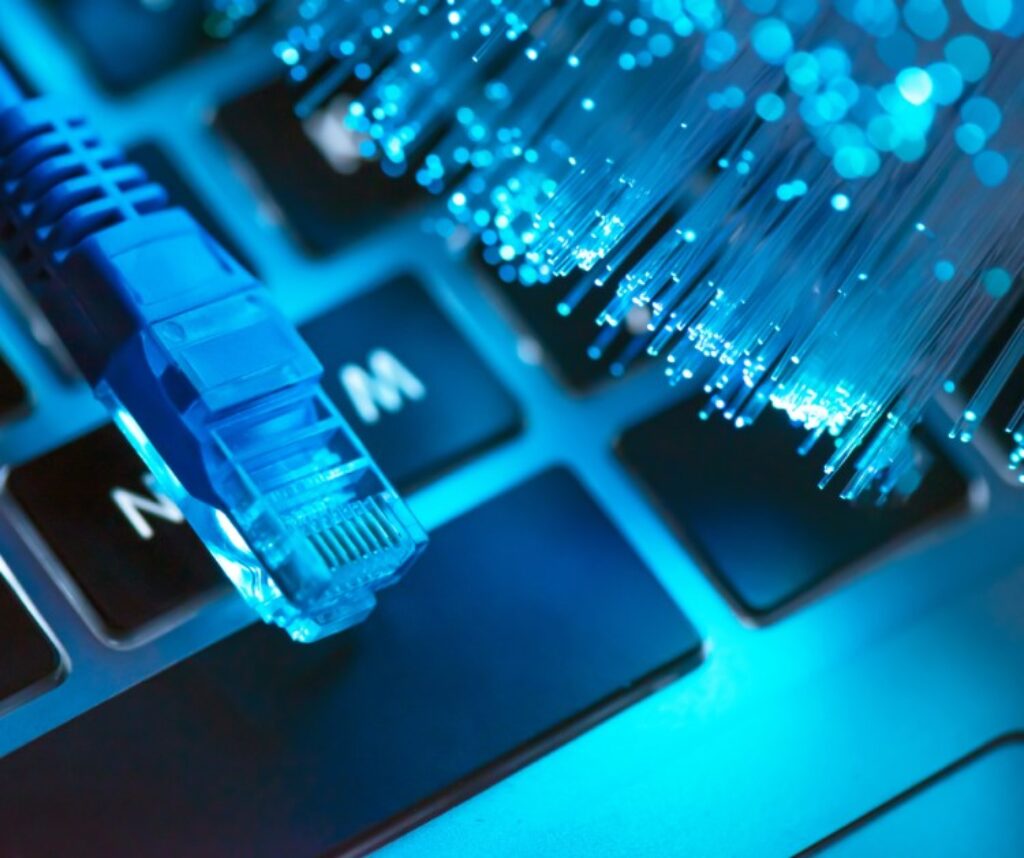 Blog - Fiber vs Cellular Internet